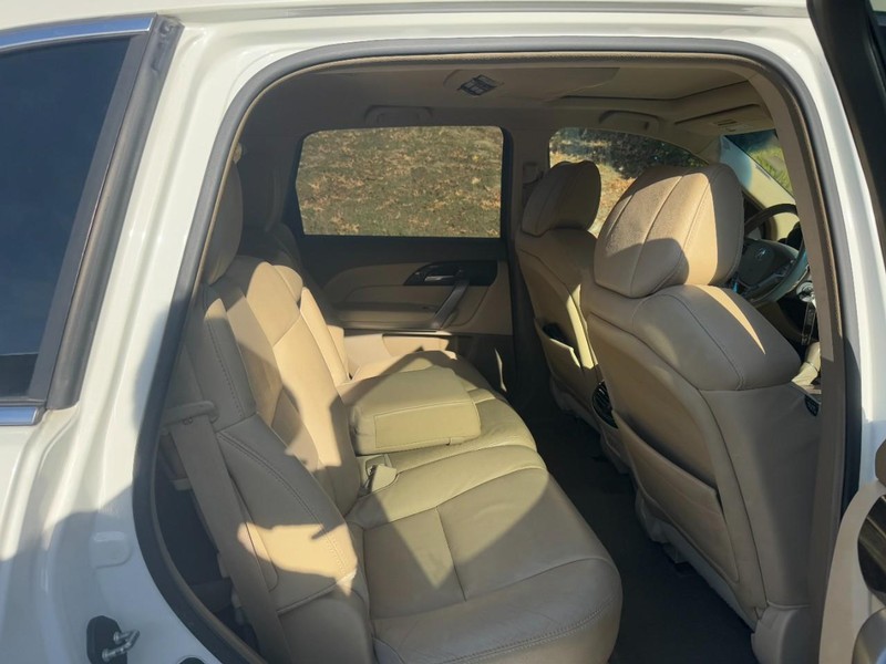 Acura MDX Vehicle Full-screen Gallery Image 10