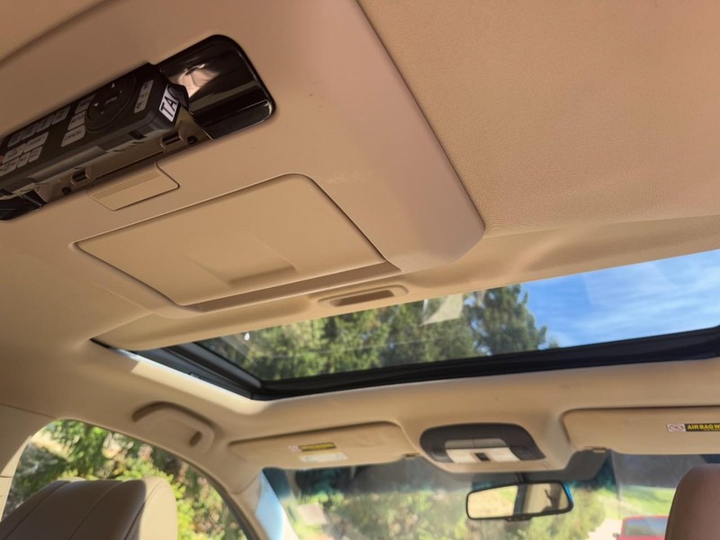 Acura MDX Vehicle Full-screen Gallery Image 11