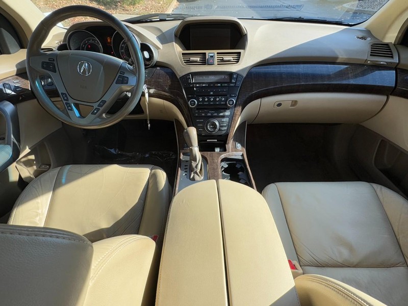 Acura MDX Vehicle Full-screen Gallery Image 12