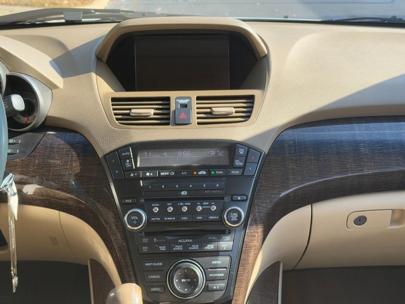 Acura MDX Vehicle Full-screen Gallery Image 14