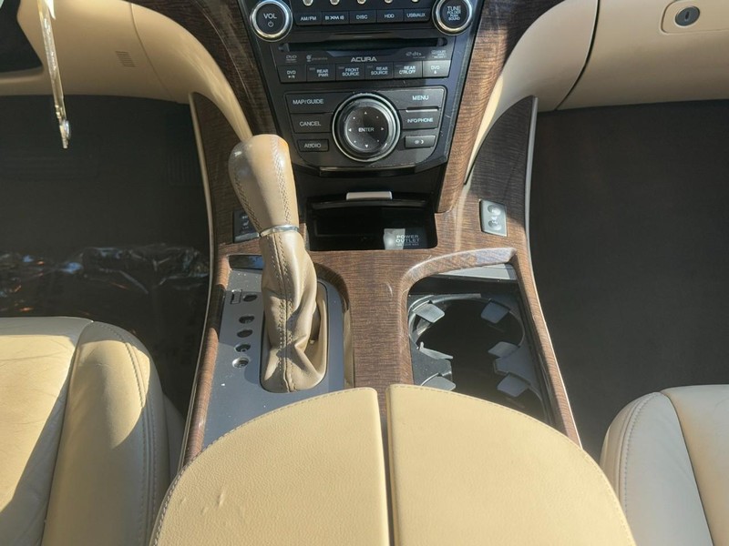 Acura MDX Vehicle Full-screen Gallery Image 15