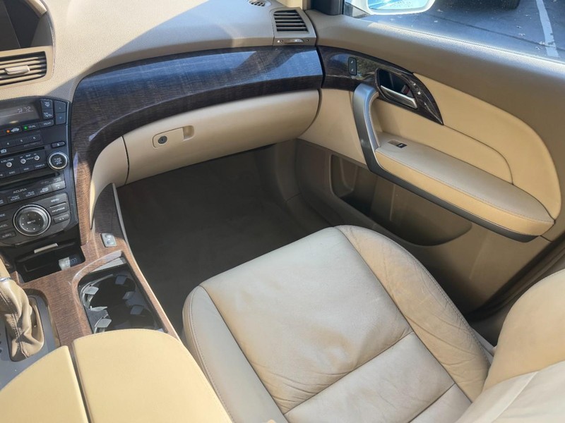 Acura MDX Vehicle Full-screen Gallery Image 16