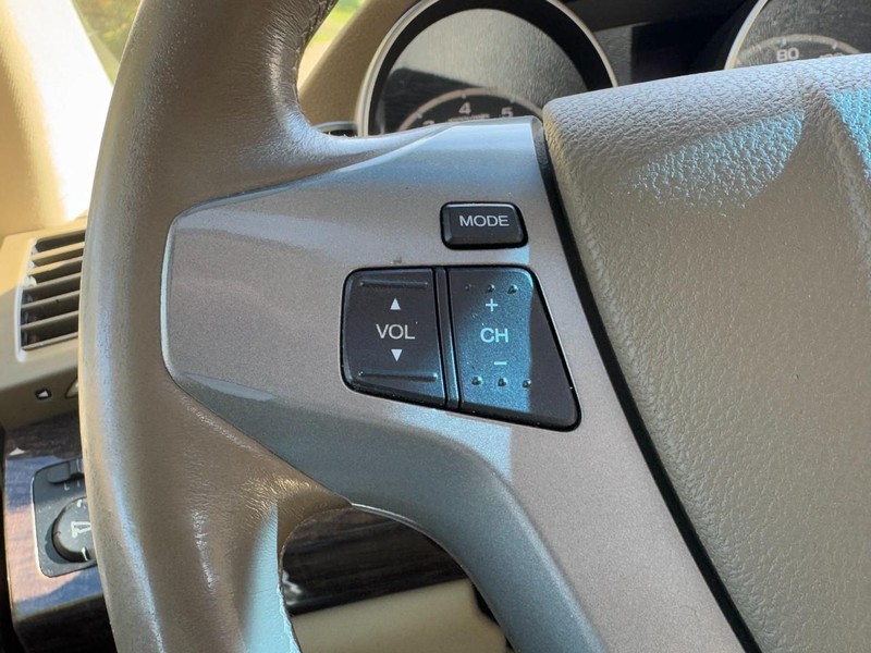 Acura MDX Vehicle Full-screen Gallery Image 18