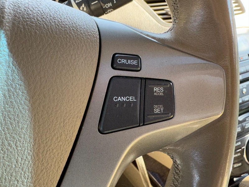 Acura MDX Vehicle Full-screen Gallery Image 20