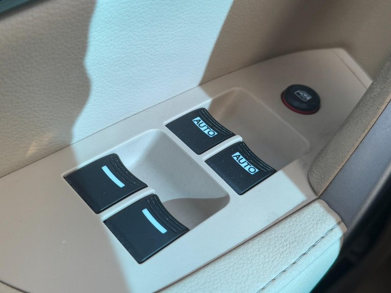 Acura MDX Vehicle Full-screen Gallery Image 24