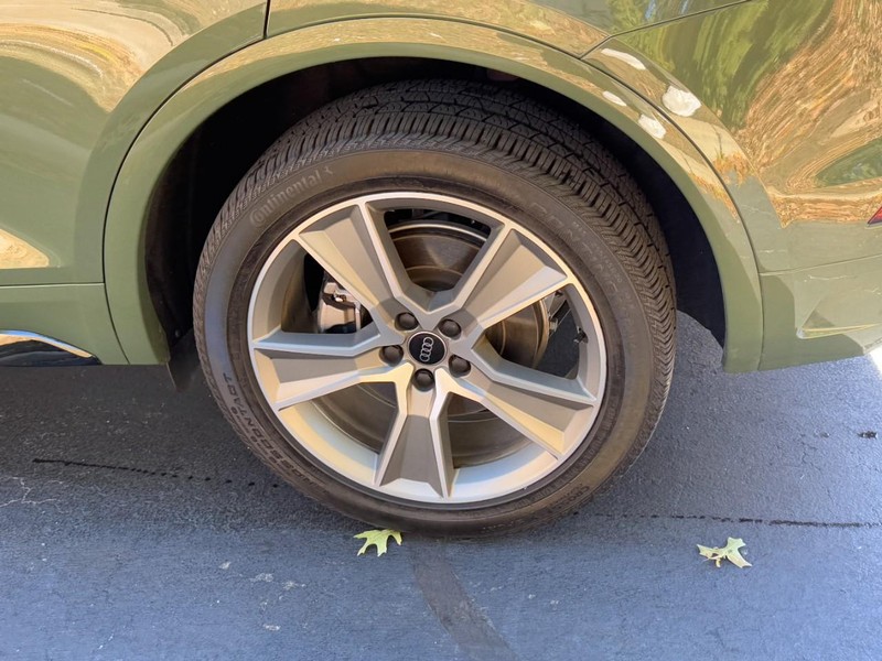 Audi Q5 Vehicle Full-screen Gallery Image 05