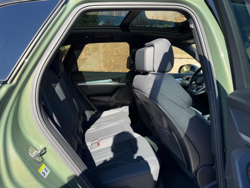 Audi Q5 Vehicle Full-screen Gallery Image 10