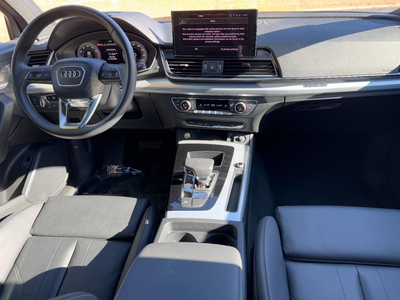 Audi Q5 Vehicle Full-screen Gallery Image 12