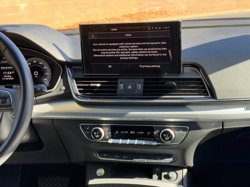 Audi Q5 Vehicle Full-screen Gallery Image 14