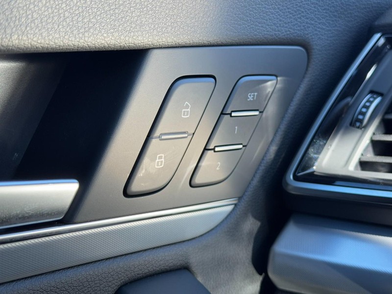 Audi Q5 Vehicle Full-screen Gallery Image 17