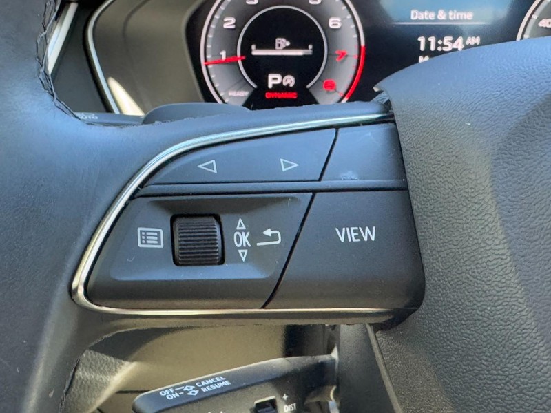 Audi Q5 Vehicle Full-screen Gallery Image 18