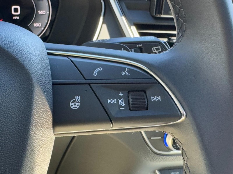 Audi Q5 Vehicle Full-screen Gallery Image 19