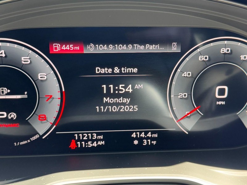 Audi Q5 Vehicle Full-screen Gallery Image 20