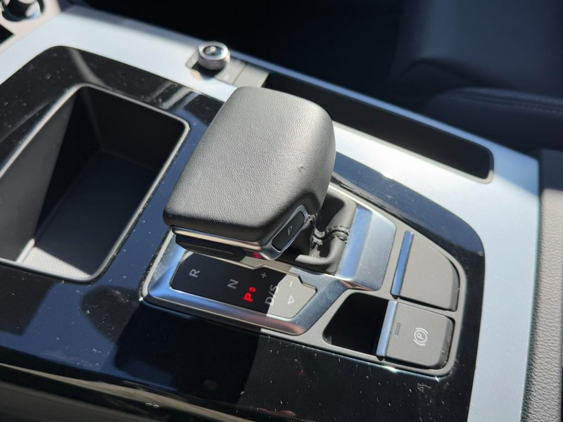 Audi Q5 Vehicle Full-screen Gallery Image 21