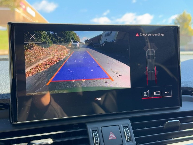 Audi Q5 Vehicle Full-screen Gallery Image 23