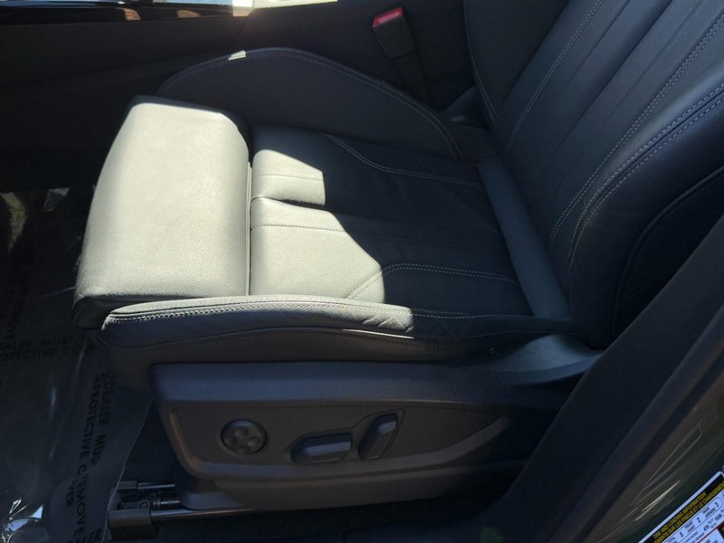 Audi Q5 Vehicle Full-screen Gallery Image 25