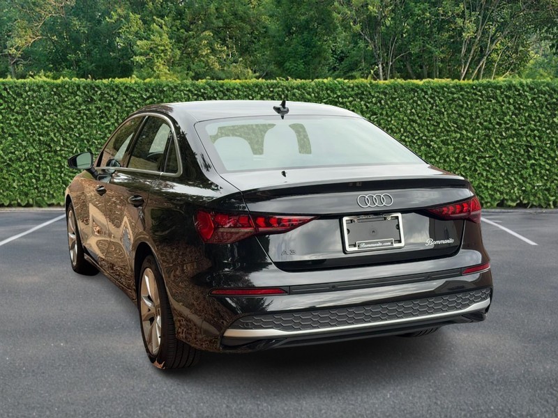 Audi A3 Vehicle Full-screen Gallery Image 04