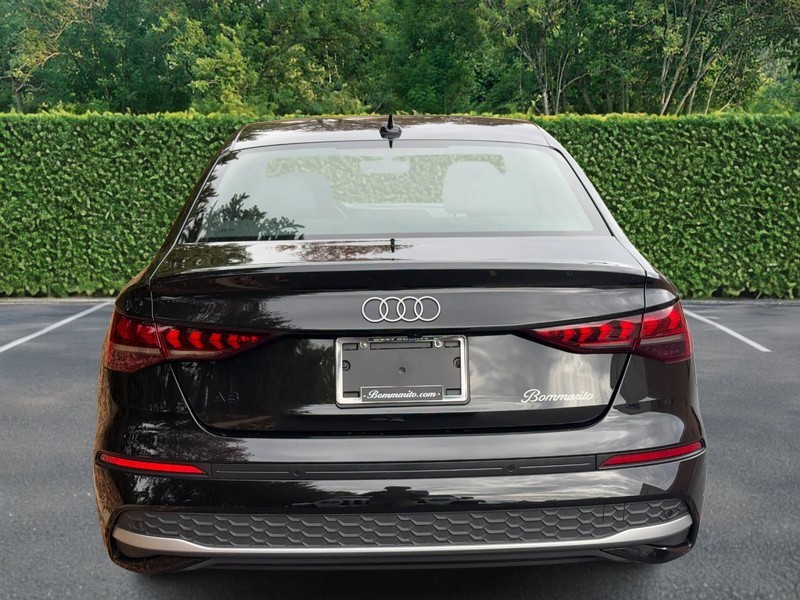 Audi A3 Vehicle Full-screen Gallery Image 08