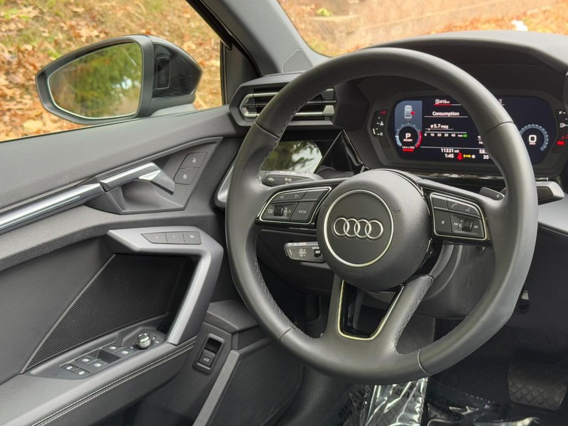 Audi A3 Vehicle Full-screen Gallery Image 13