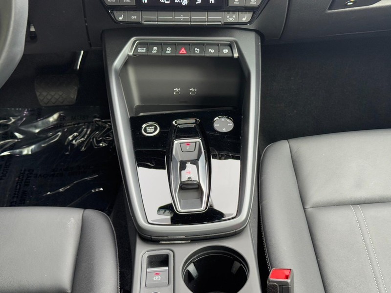 Audi A3 Vehicle Full-screen Gallery Image 15