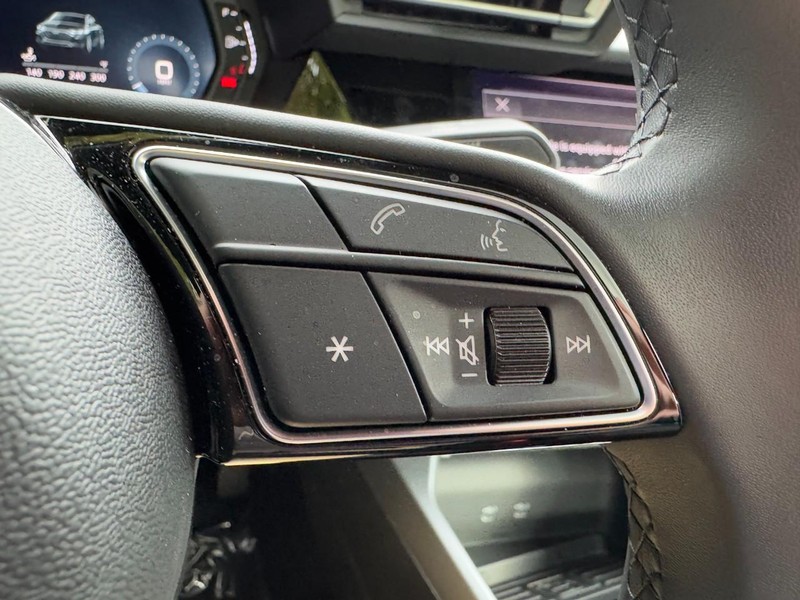 Audi A3 Vehicle Full-screen Gallery Image 19