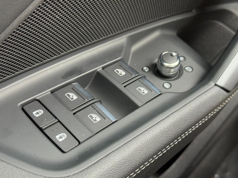 Audi A3 Vehicle Full-screen Gallery Image 24