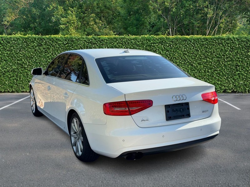 Audi A4 Vehicle Full-screen Gallery Image 04