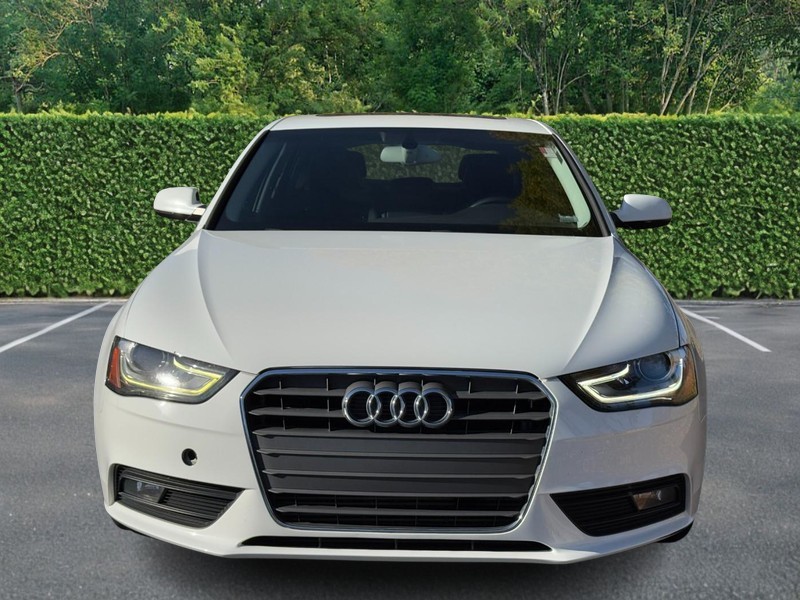 Audi A4 Vehicle Full-screen Gallery Image 07