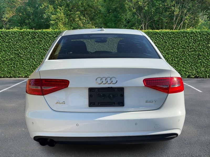 Audi A4 Vehicle Full-screen Gallery Image 08