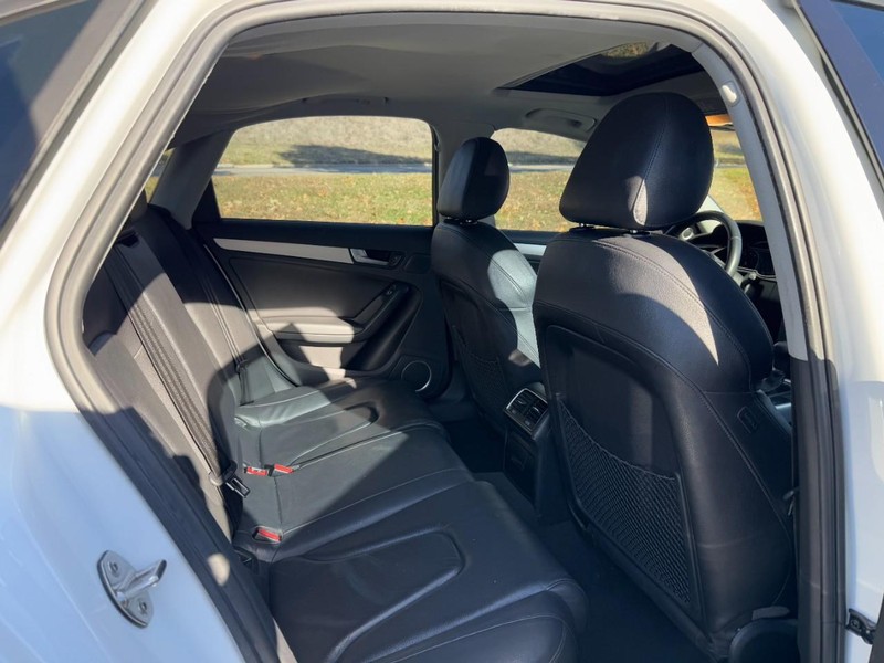 Audi A4 Vehicle Full-screen Gallery Image 10