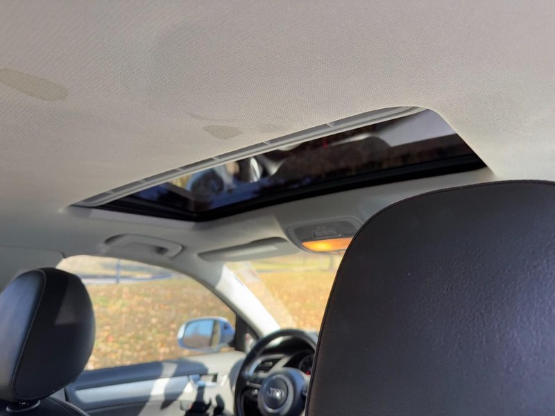 Audi A4 Vehicle Full-screen Gallery Image 11