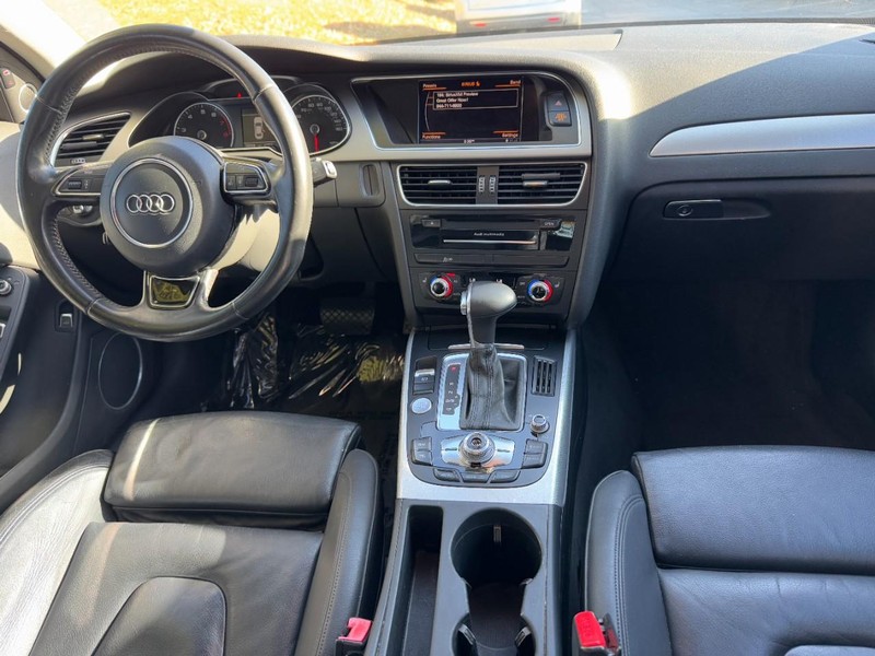 Audi A4 Vehicle Full-screen Gallery Image 12