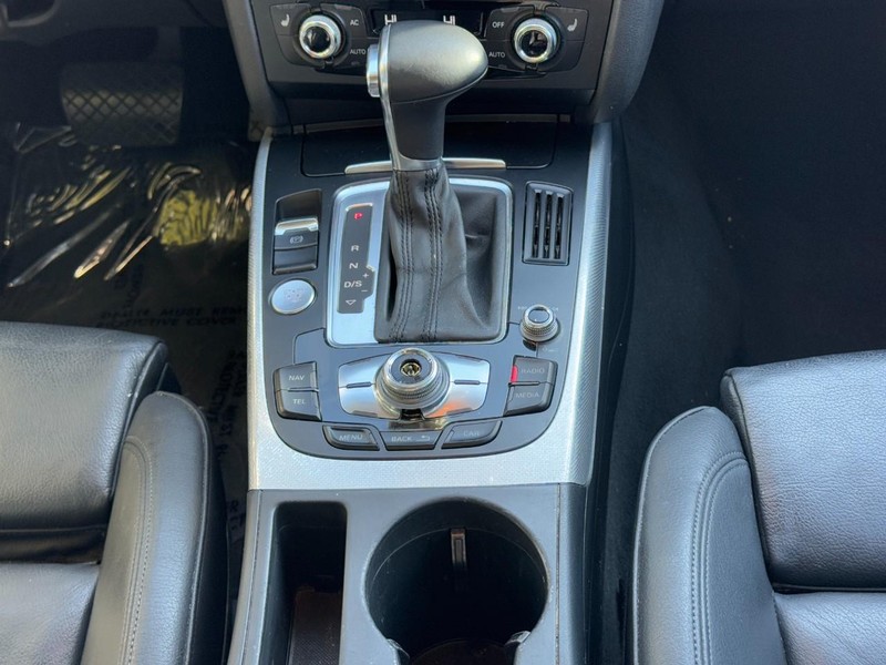 Audi A4 Vehicle Full-screen Gallery Image 15