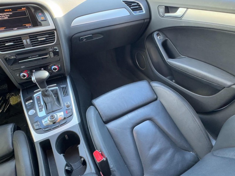 Audi A4 Vehicle Full-screen Gallery Image 16