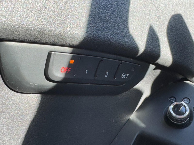 Audi A4 Vehicle Full-screen Gallery Image 17