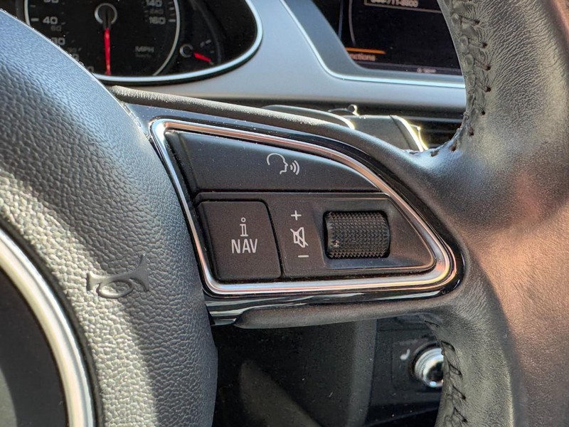 Audi A4 Vehicle Full-screen Gallery Image 19