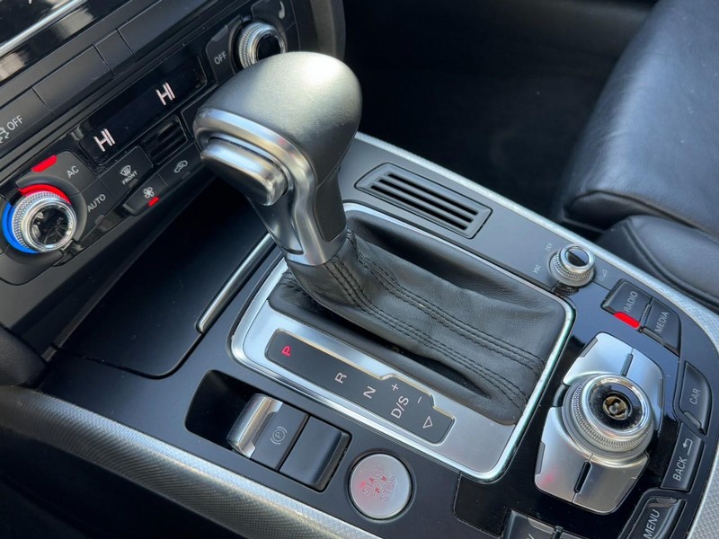 Audi A4 Vehicle Full-screen Gallery Image 21