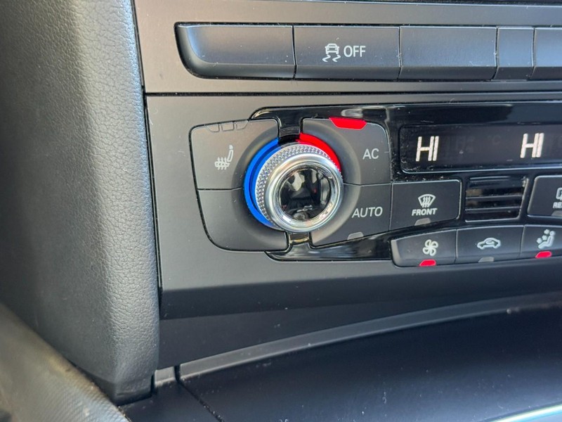 Audi A4 Vehicle Full-screen Gallery Image 22