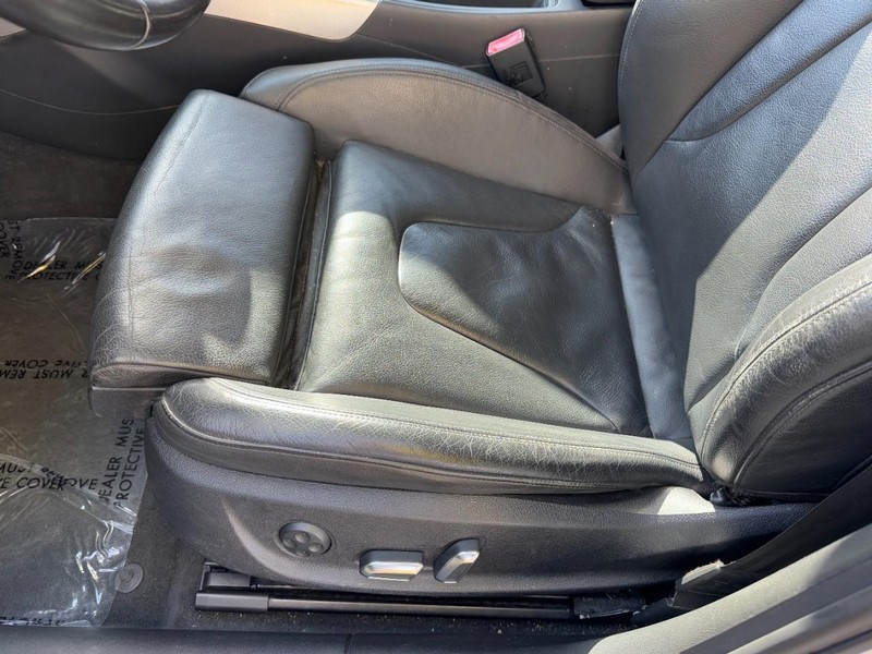 Audi A4 Vehicle Full-screen Gallery Image 26