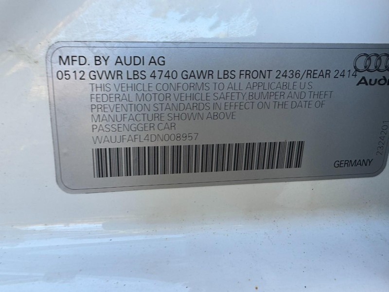 Audi A4 Vehicle Full-screen Gallery Image 27