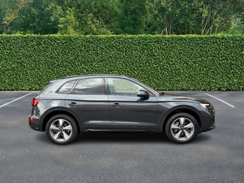 Audi Q5 Vehicle Full-screen Gallery Image 02