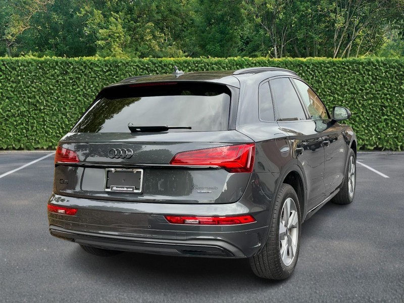 Audi Q5 Vehicle Full-screen Gallery Image 03