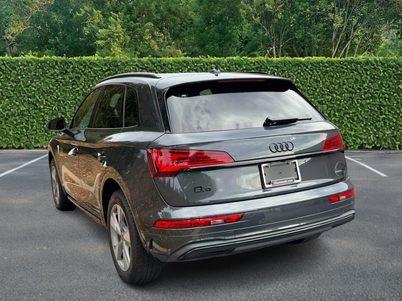 Audi Q5 Vehicle Full-screen Gallery Image 04