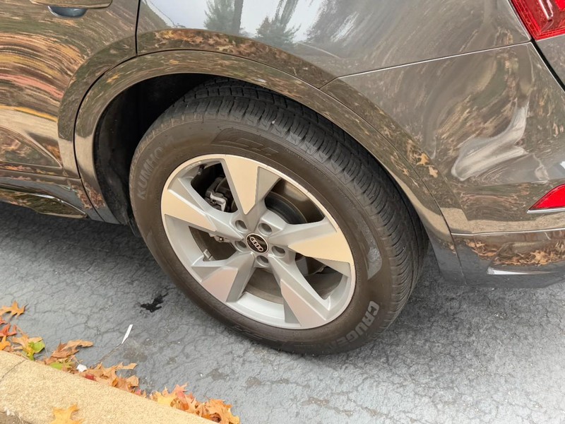 Audi Q5 Vehicle Full-screen Gallery Image 05