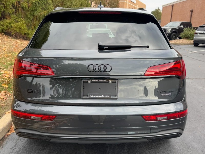 Audi Q5 Vehicle Full-screen Gallery Image 09
