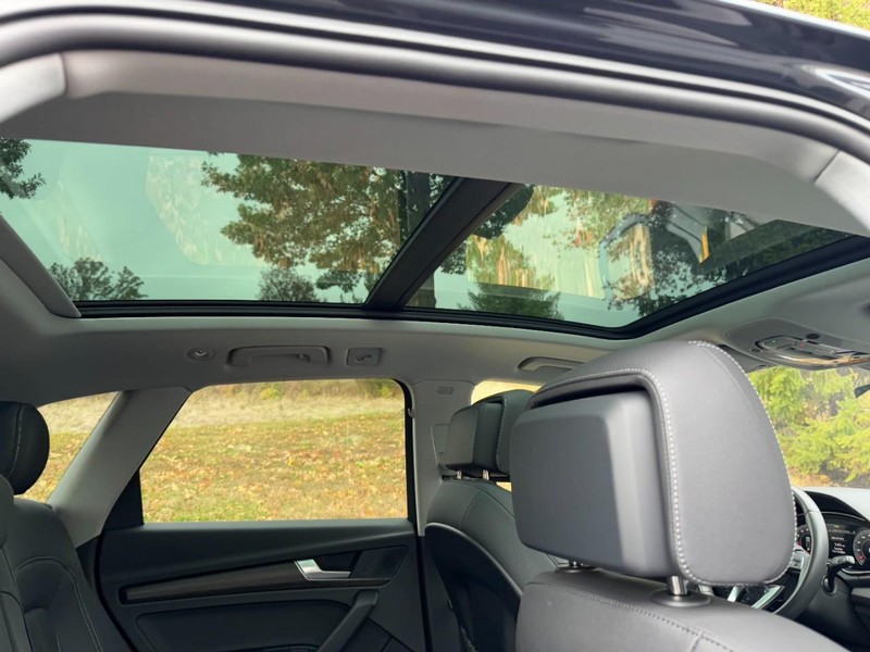 Audi Q5 Vehicle Full-screen Gallery Image 11