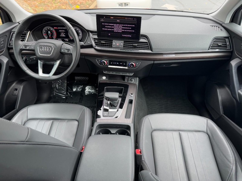 Audi Q5 Vehicle Full-screen Gallery Image 12