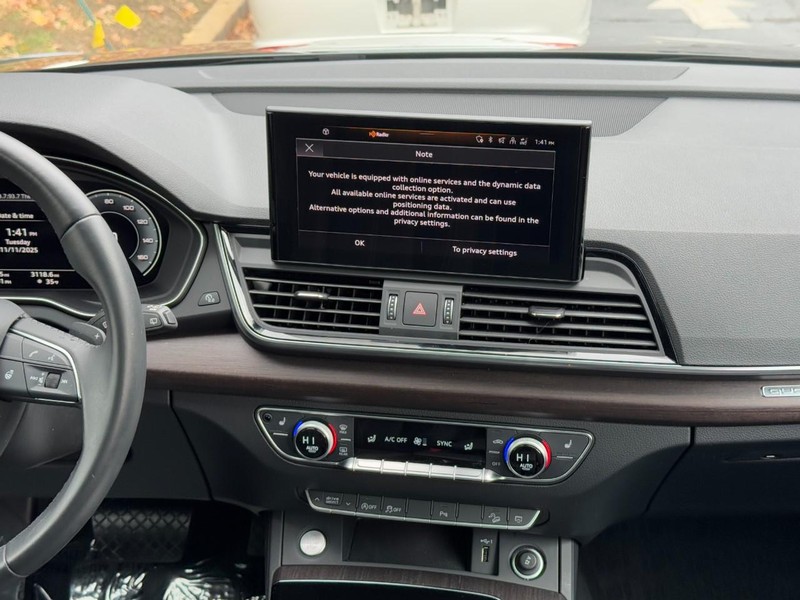 Audi Q5 Vehicle Full-screen Gallery Image 14