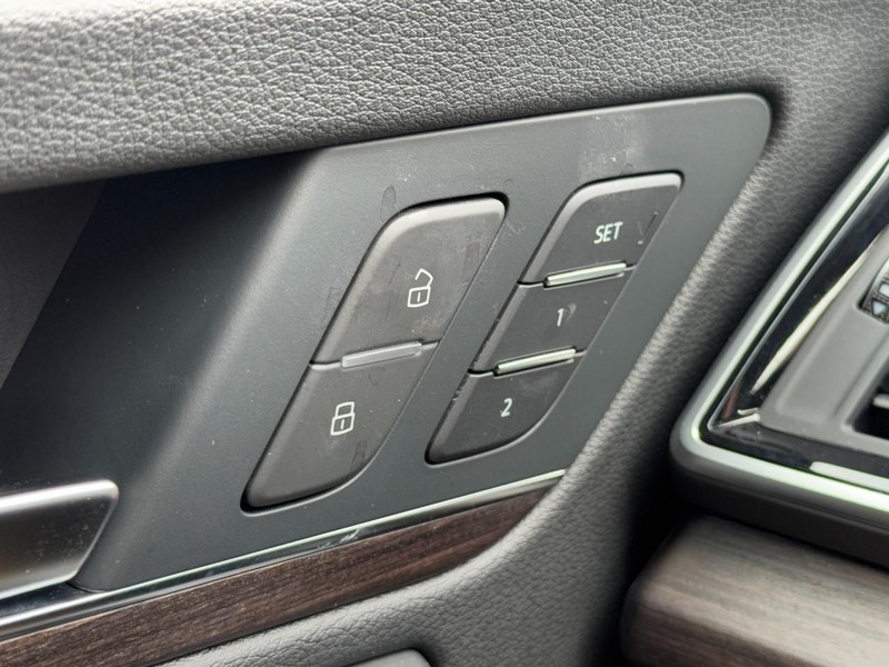 Audi Q5 Vehicle Full-screen Gallery Image 17