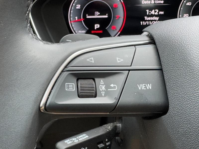 Audi Q5 Vehicle Full-screen Gallery Image 18